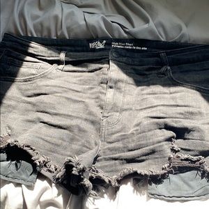 NWTO MOSSIMO BLACK SHORTS